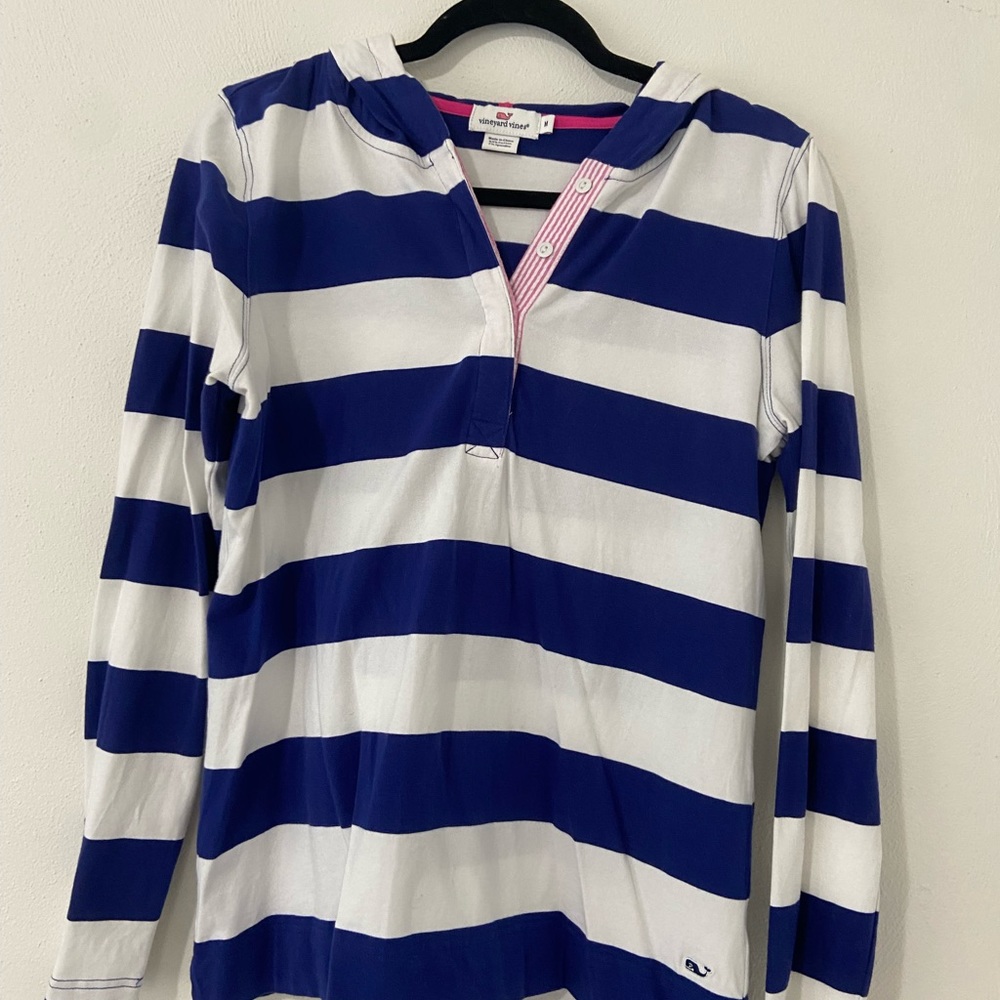 Vineyard Vines long sleeve hooded top